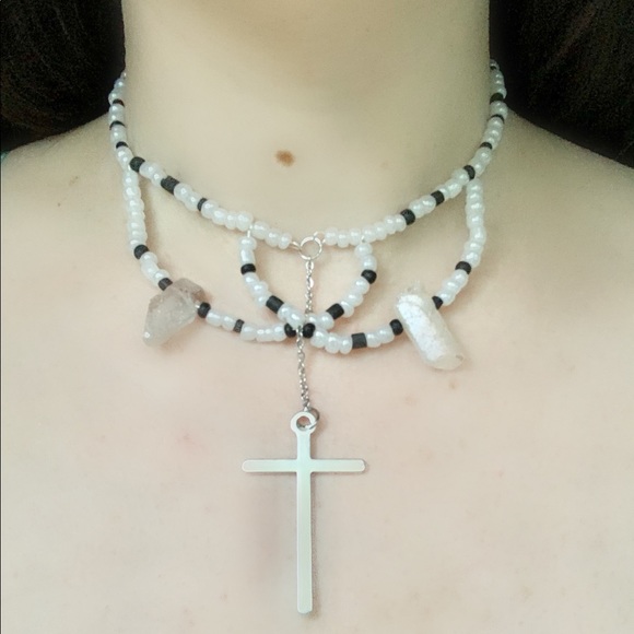 🖤 𝒟𝓊𝒶𝓁𝒾𝓉𝓎’𝓈 𝒦𝒾𝓈𝓈 𝒞𝒽𝑜𝓀𝑒𝓇🤍 - Picture 3 of 3